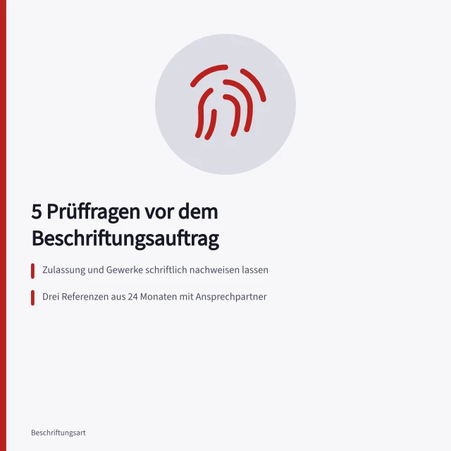 Karte mit fünf Prüffragen zu Zulassung, Referenzen, Preisen und Foliennachweisen. 5 Fragen an Beschriftungsbetriebe vor der Auftragserteilung
